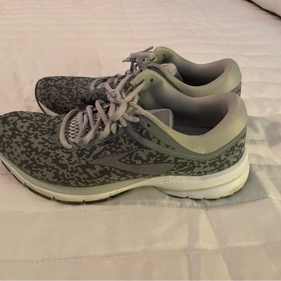 Brooks Tennis Shoes - Picture 4 of 5